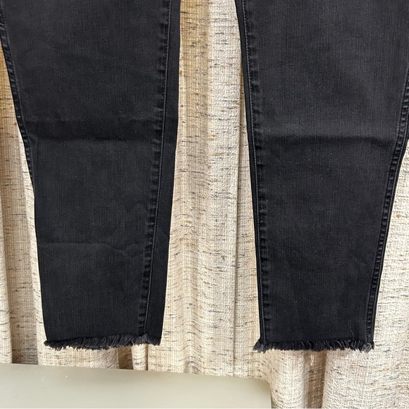 Madewell 10" High-Rise Skinny Jeans in Berkeley Black: Button-Through Edition - Picture 3 of 12